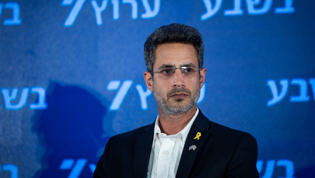 אביחי שטרן |