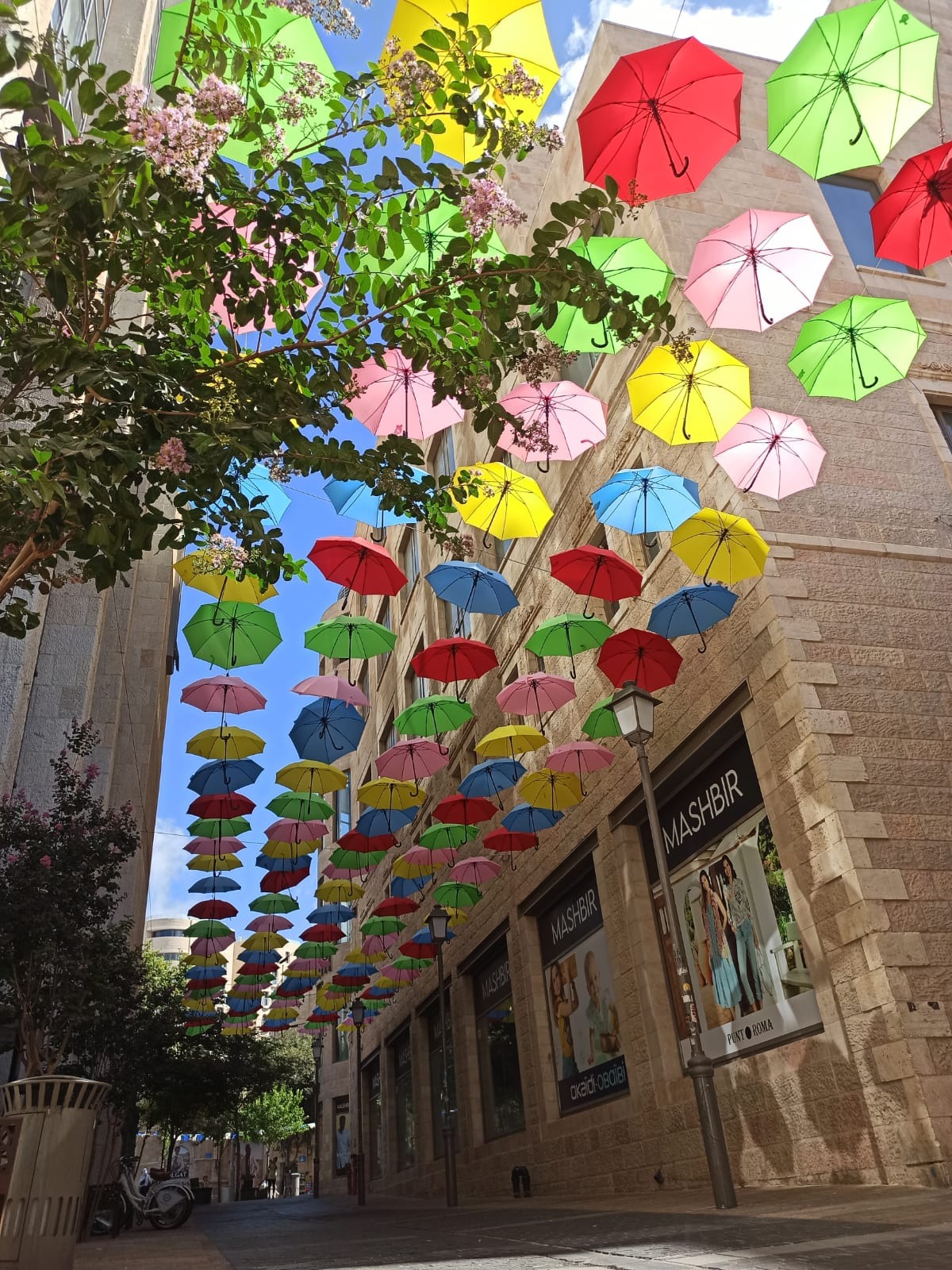 המטריות בסמטת יואל משה סולומון | 