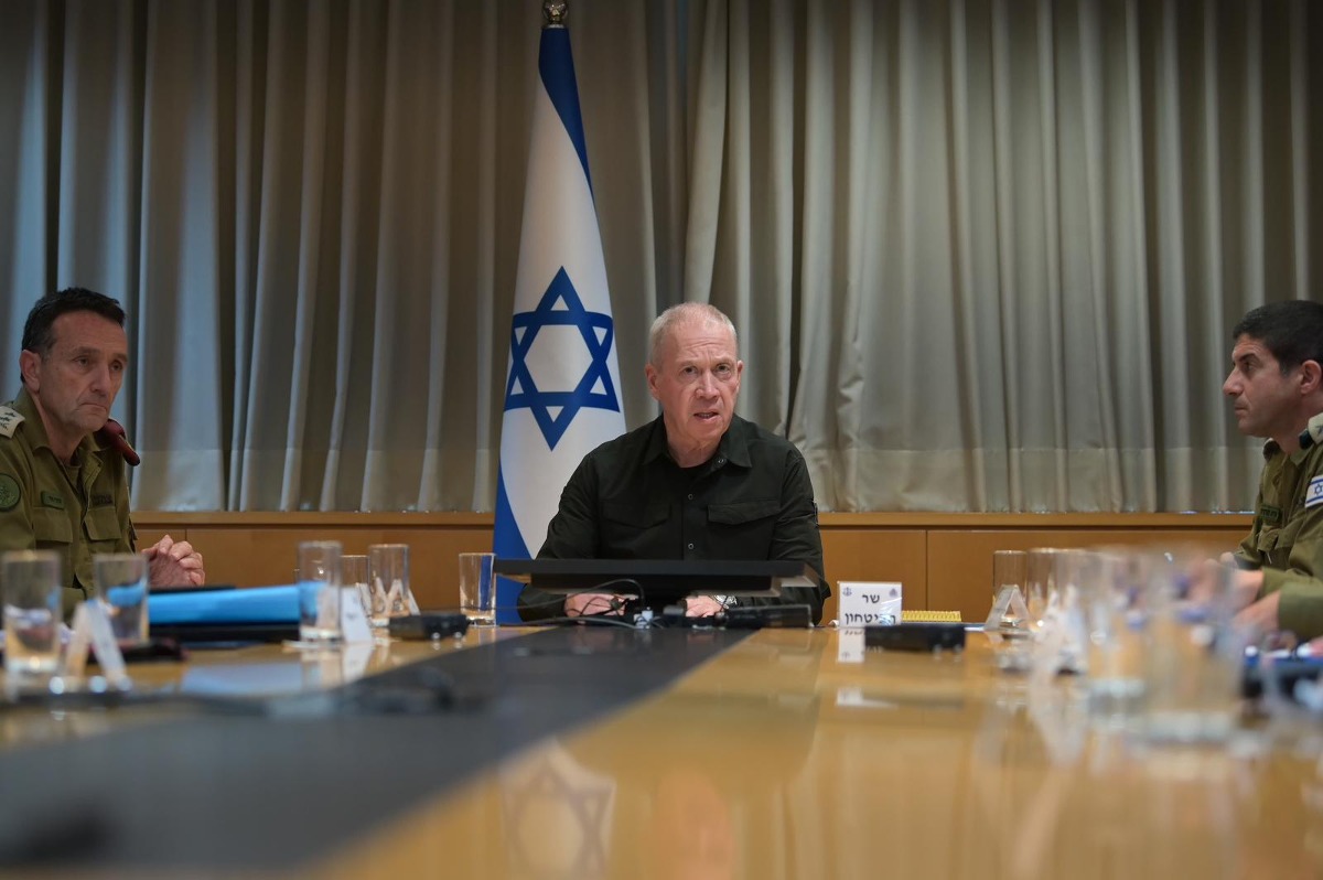 יואב גלנט |