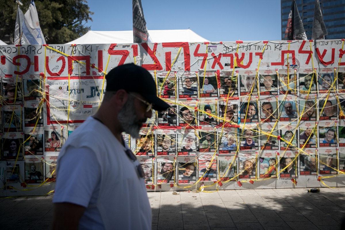 כיכר החטופים |