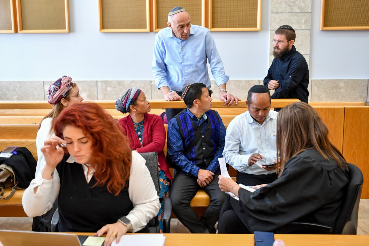 משפחתו של להנגהל ז"ל בבית המשפט | 