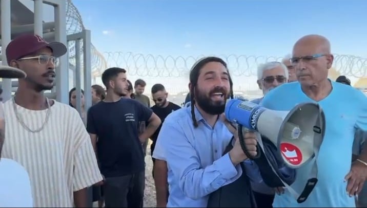 צבי סוכות בשדה תימן |