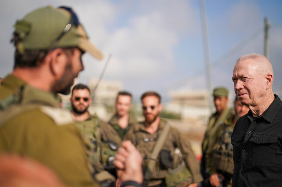 שר הביטחון בשטח | 