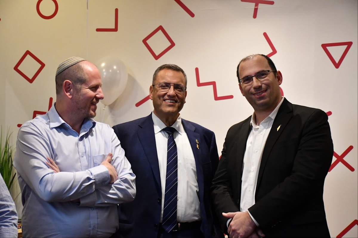 מימין לשמאל: שמחה רוטמן, רה"ע ירושלים משה ליאון, ראש המועצה המקומית קדומים עוזאל ותיק