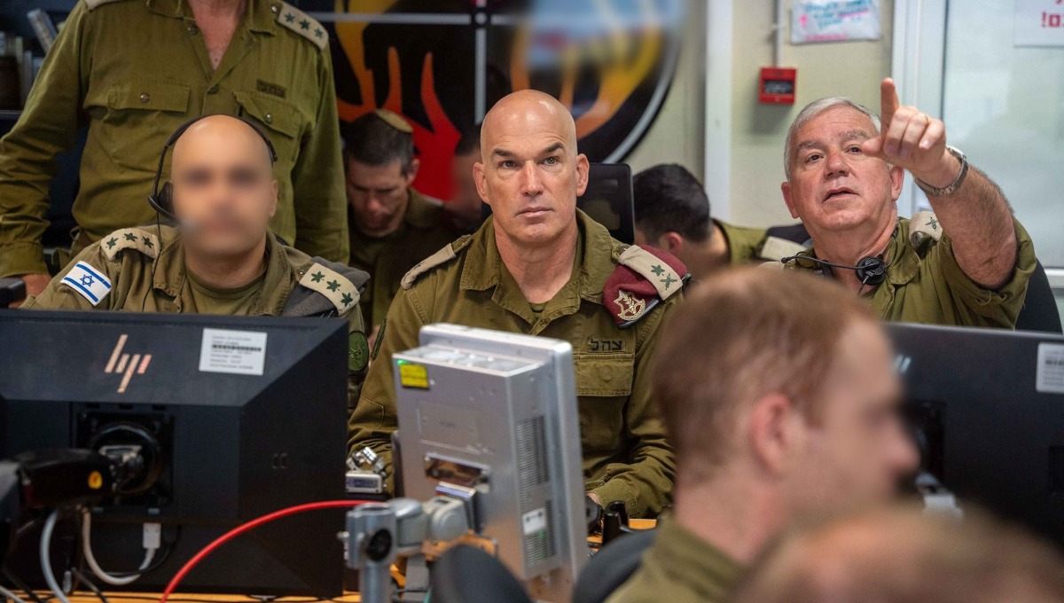 אלוף פיקוד צפון אורי גורדין בבור בפיקוד