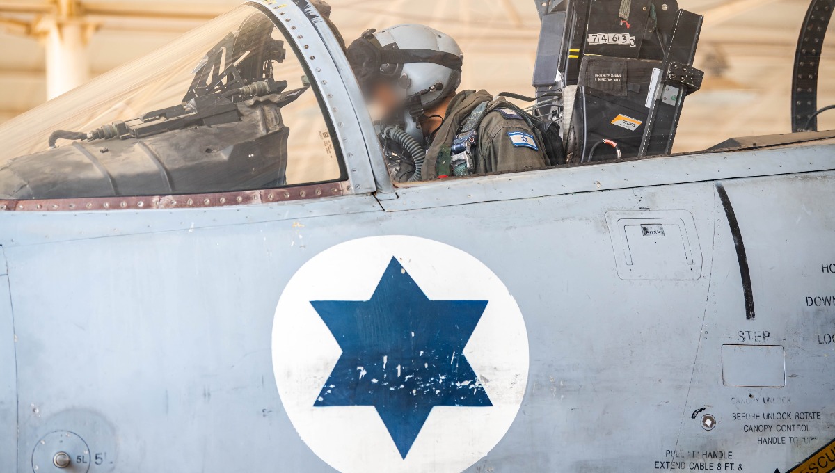 מטוס חיל האוויר בדרכו לתקיפה