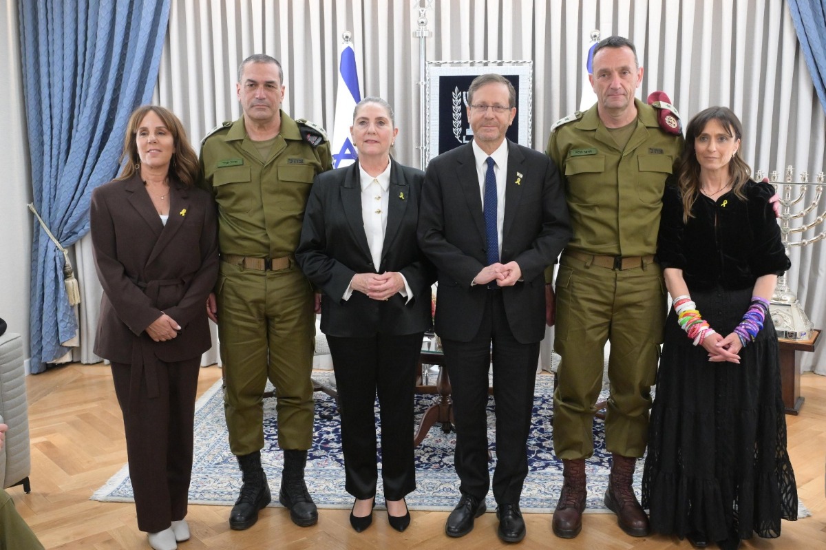 בתמונה המסורתית: המחווה המרגשת של אשת הרמטכ