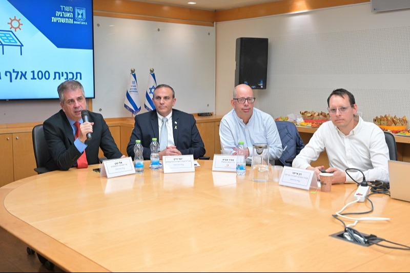 השר אלי כהן ובכירי משרד האנרגיה והתשתיות