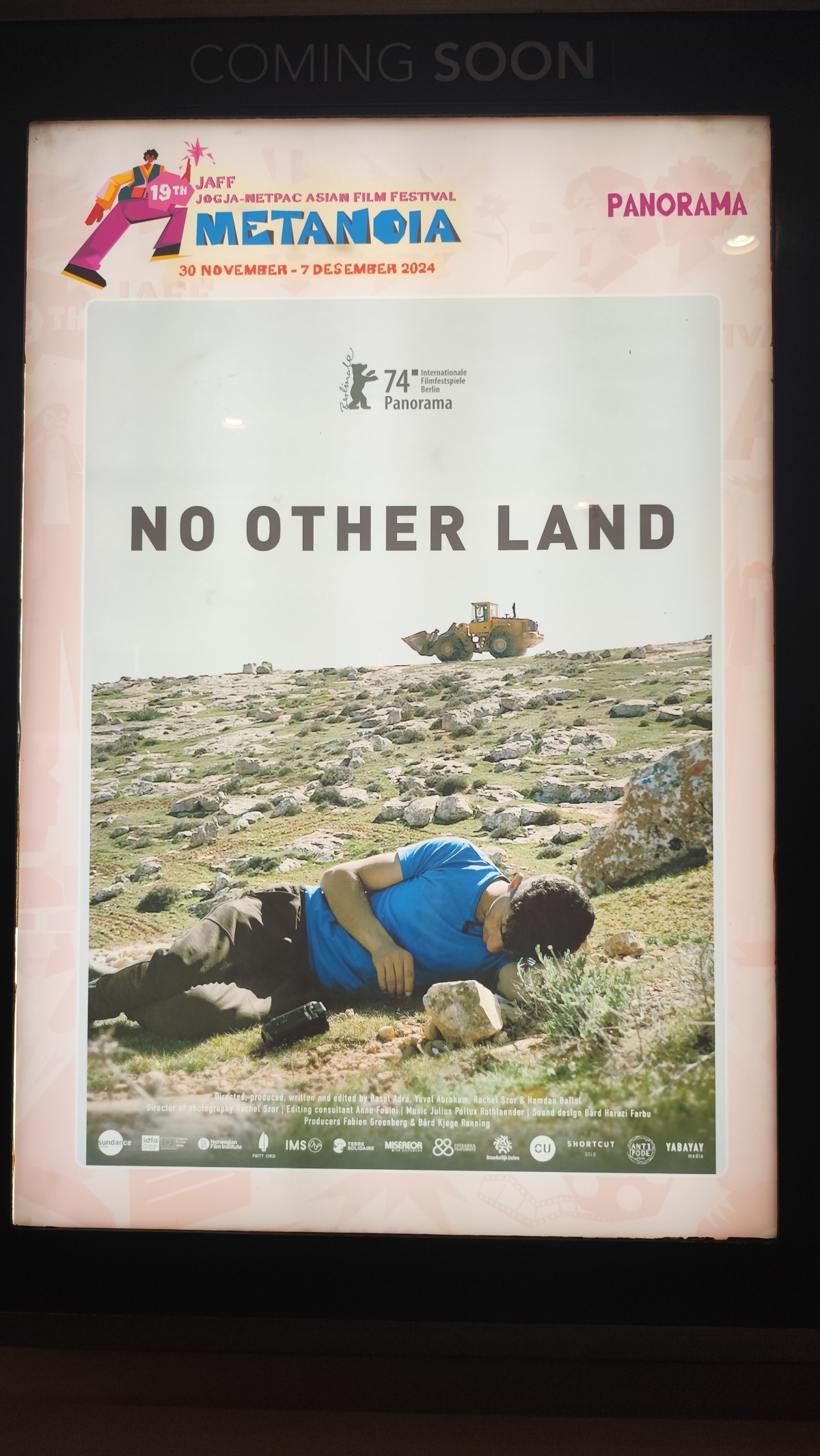 כרזת הסרט אין דרך אחרת - "no other land"