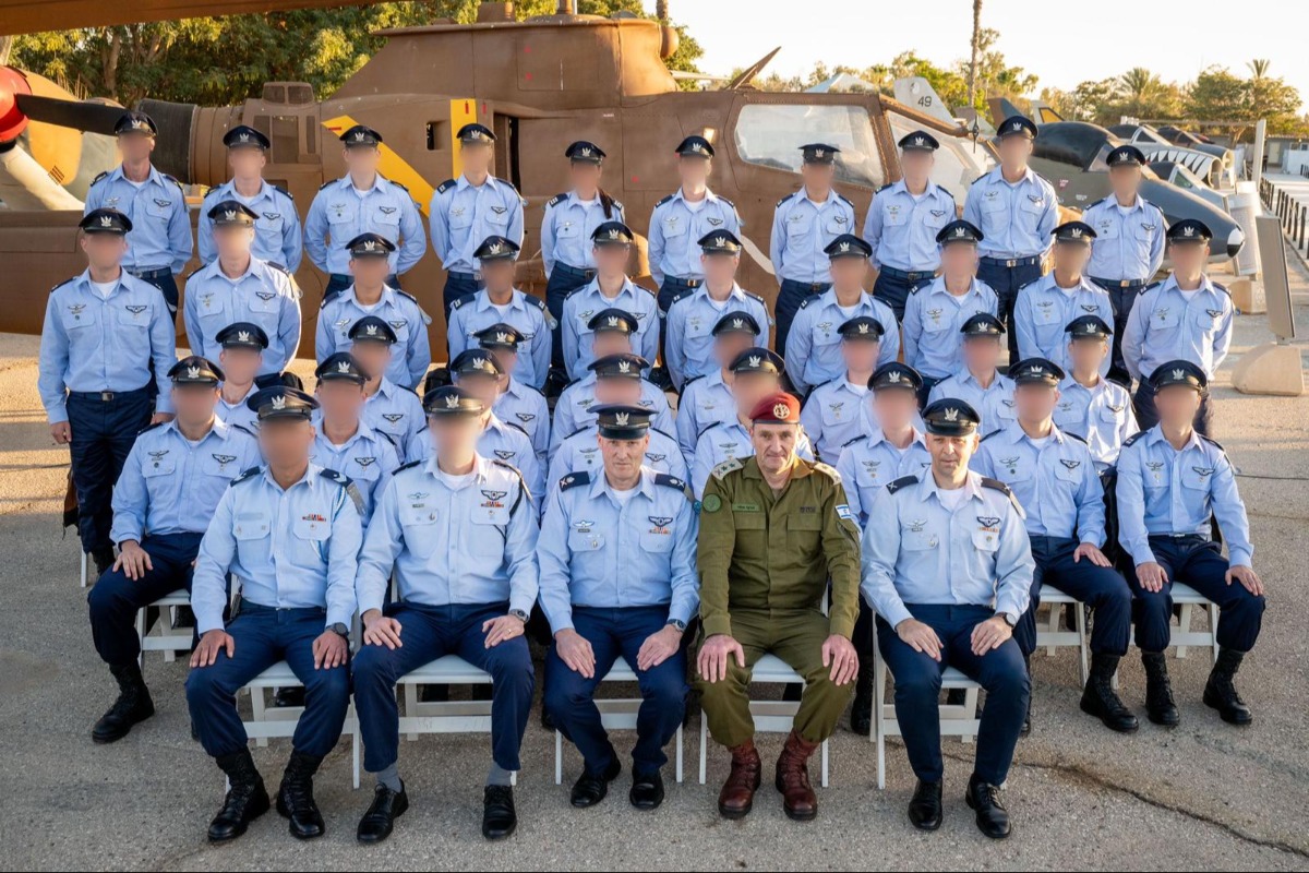 מסיימי הקורס לצד הרמטכ"ל