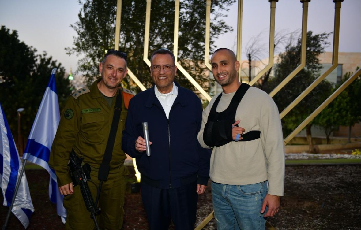 ראש העיר משה ליאון, אל"ם אמיר בן דוד,  רס"ר (מיל
