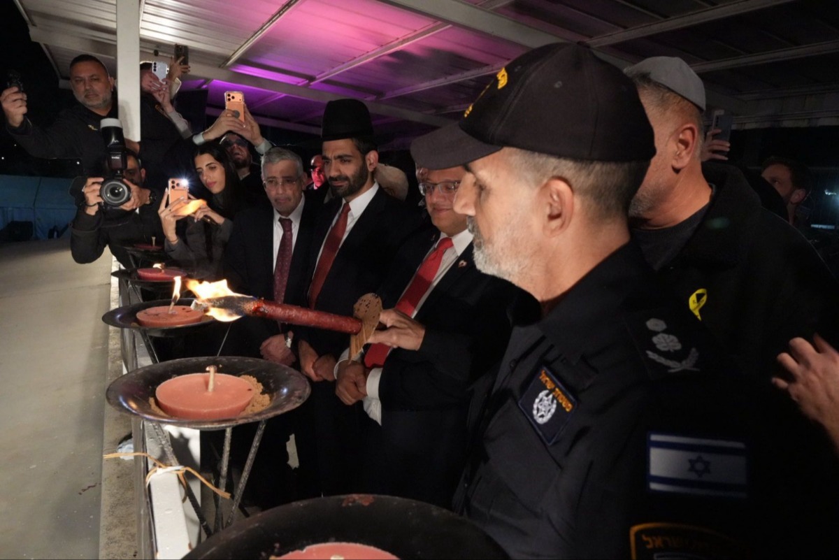 המפכ"ל מדליק נר