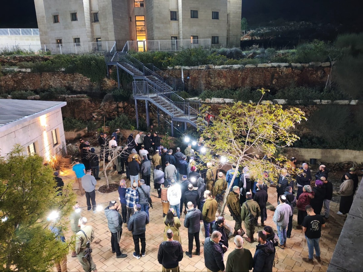 הקמת גן זיכרון בישיבה
