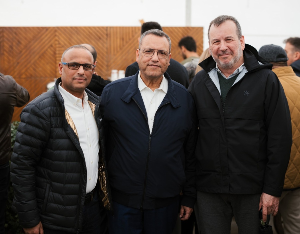 מימין דן פרנס מנכ"ל קרסו, ראש העיר משה ליאון וירון צוברי המשנה למנכ"ל ומנהל חטיבת המגורים בקרסו