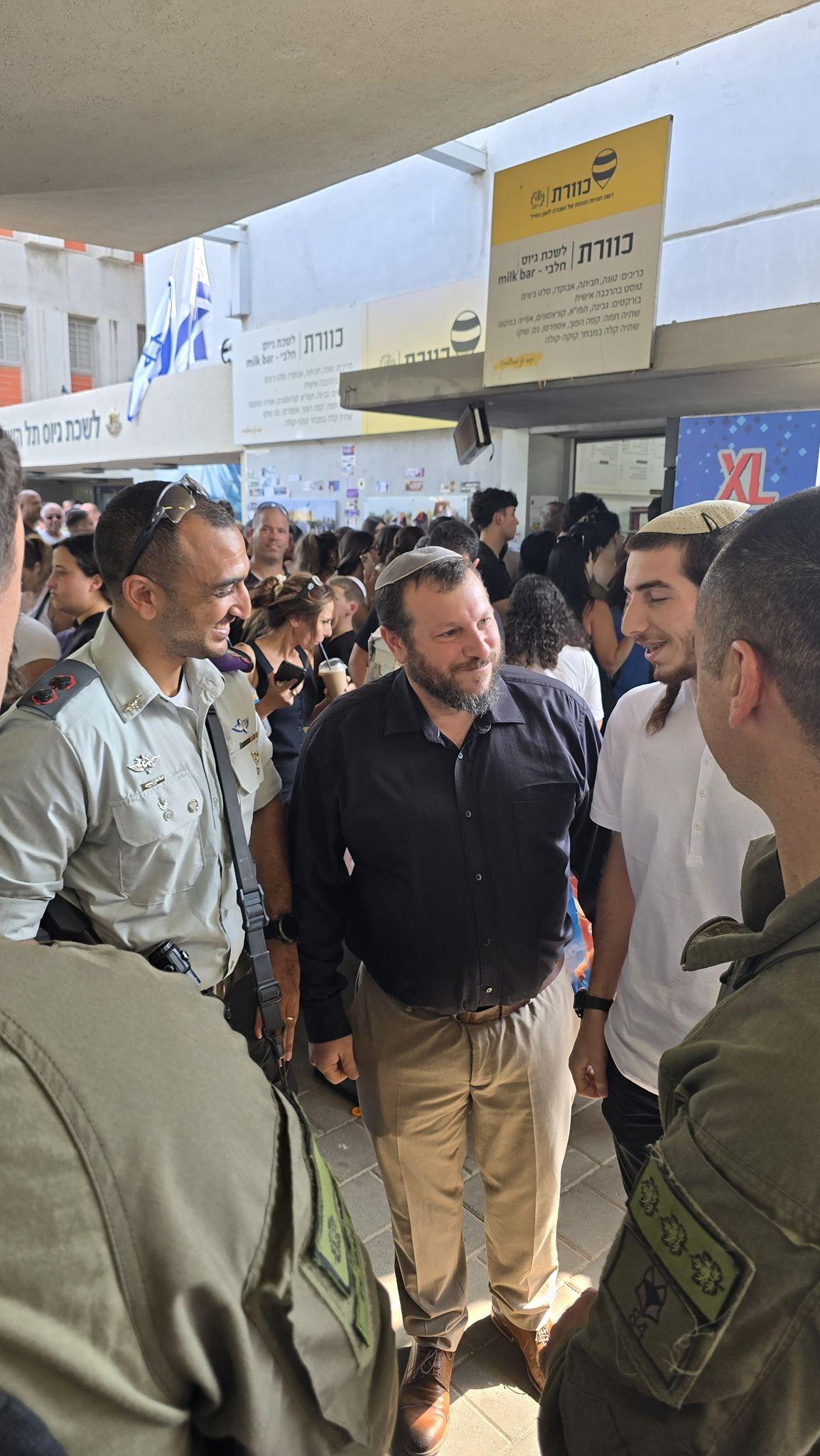 עמיחי אליהו מגייס את בנו