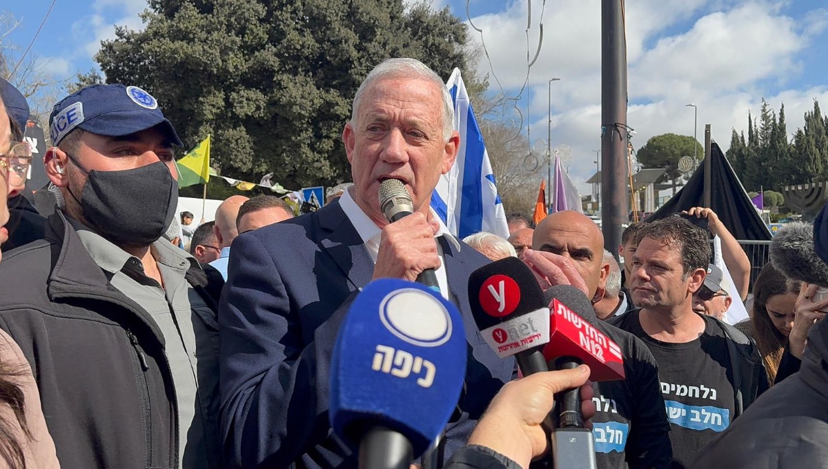 מימין ומשאל: שורת חברי כנסת הצטרפו למחאה נגד רפורמת החלב