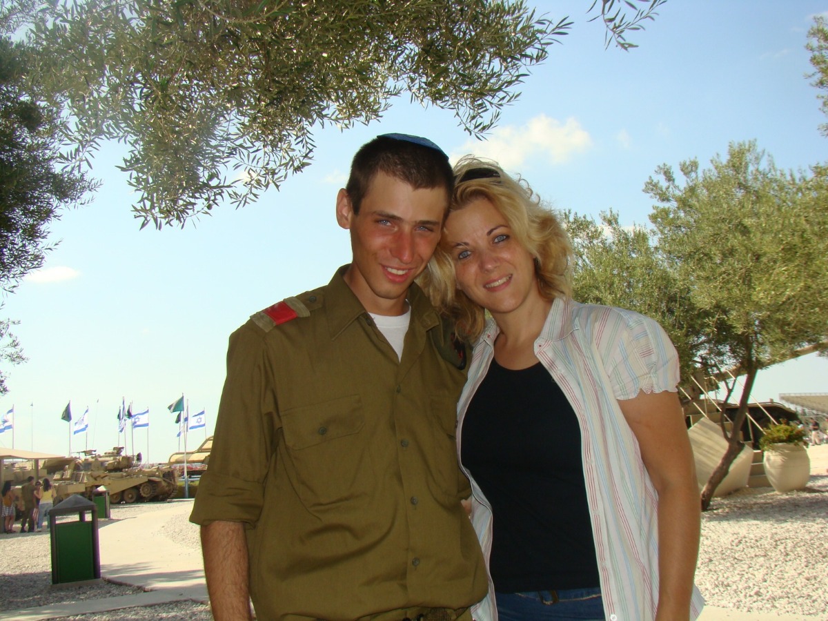 אחיעד רובנר ז"ל עם אימו יעל