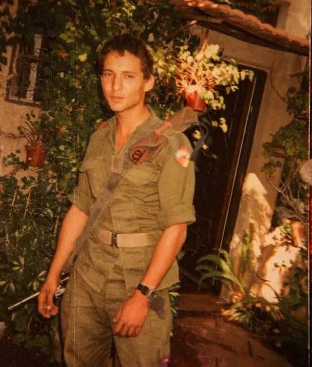 בנט ביום הגיוס שלו,