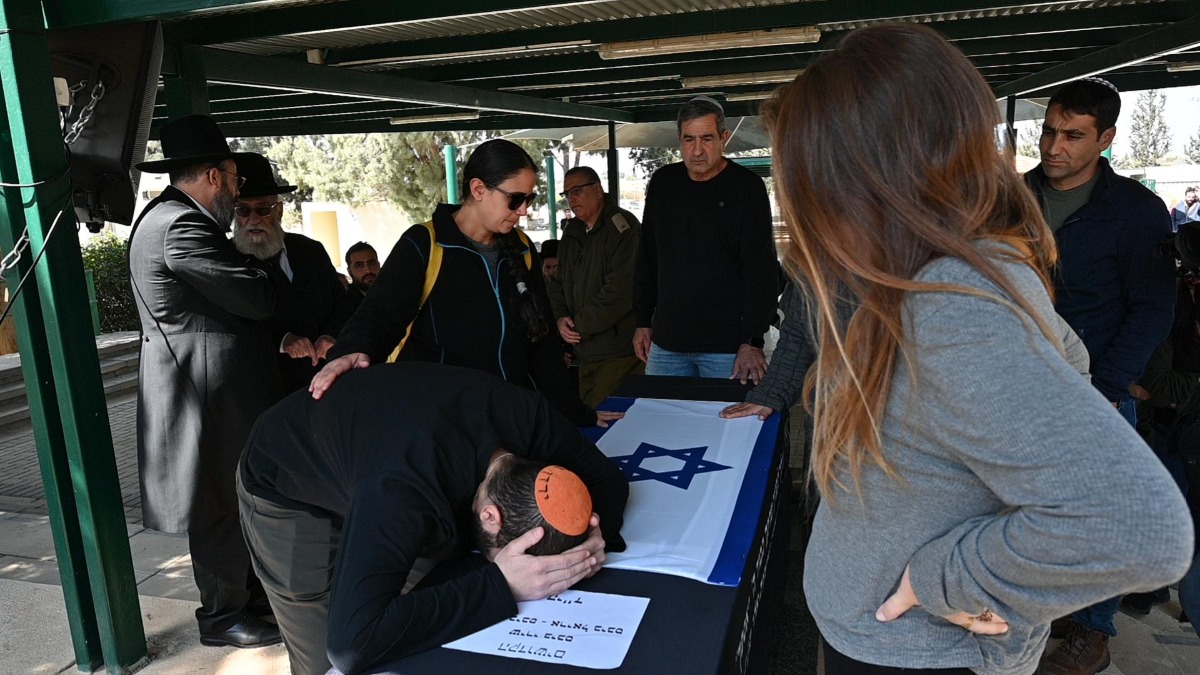 הלווית משפחת ביבס