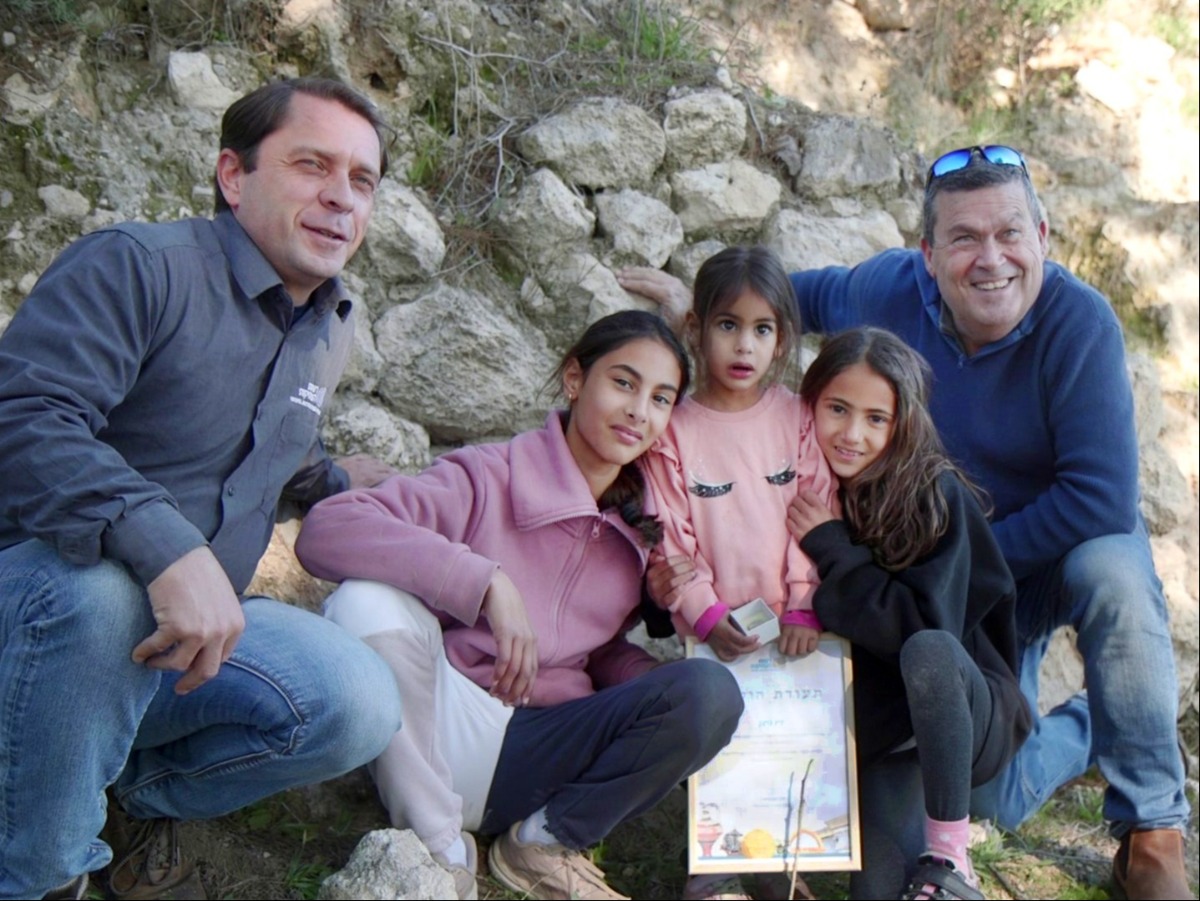 מימין לשמאל-פרופ