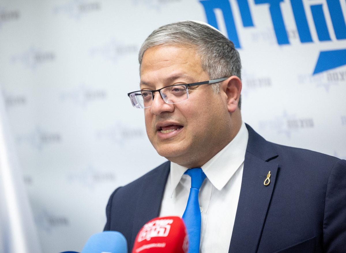 בן גביר עם סיכת חבל התלייה