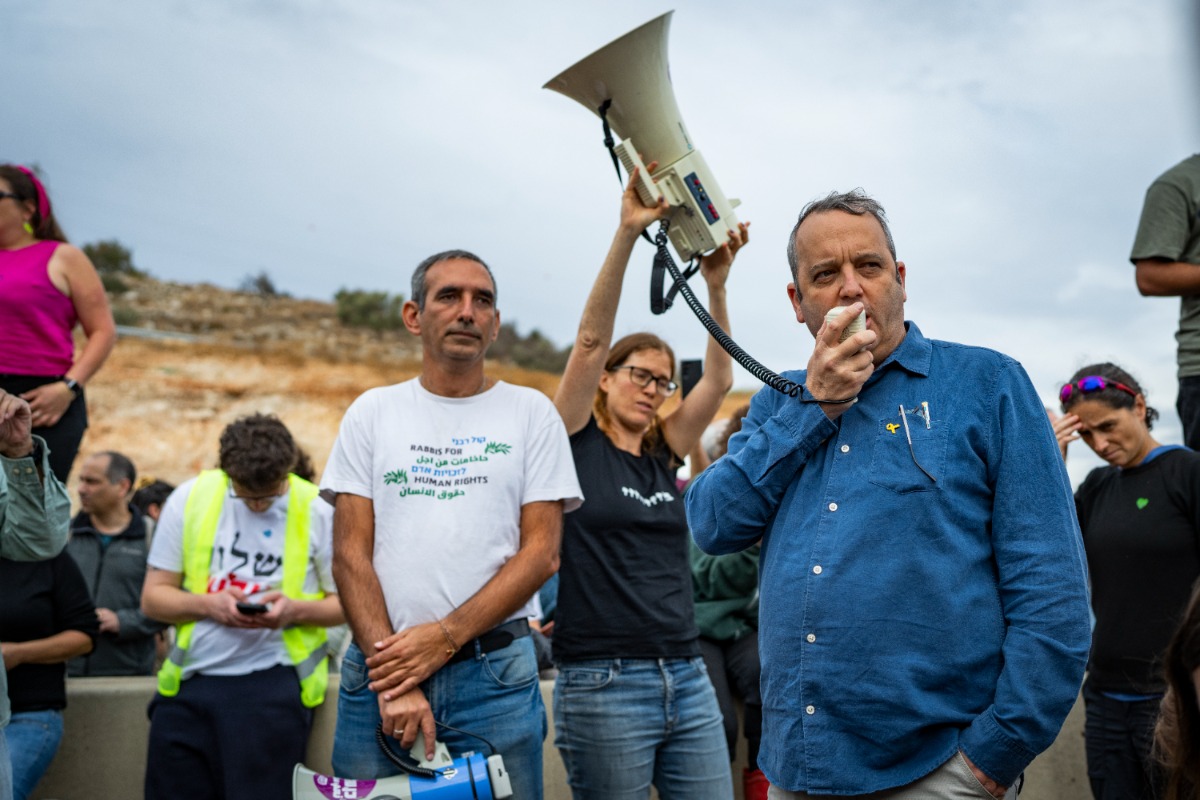 גלעד קריב בחסימת המחסום