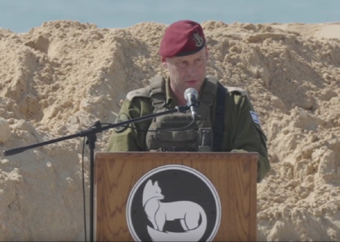 האלוף היוצא פינקלמן בטקס