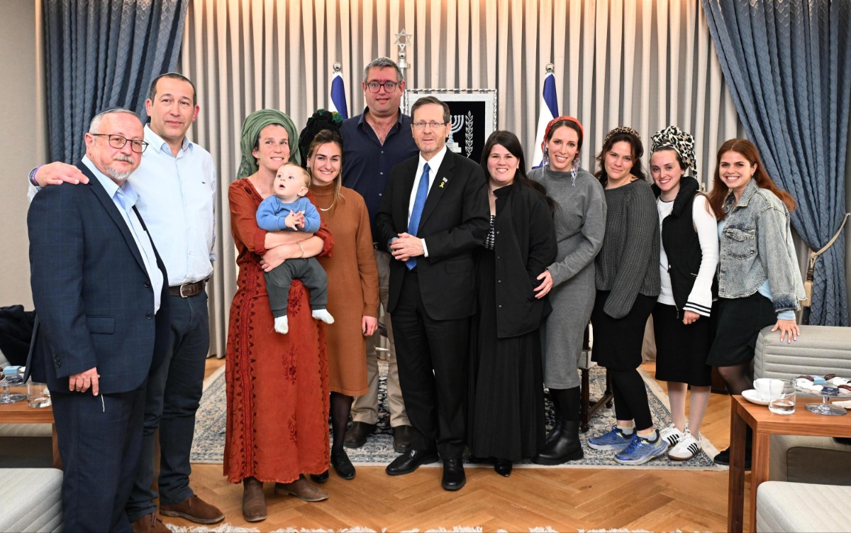 הנשיא הרצוג ומשתתפי המפגש