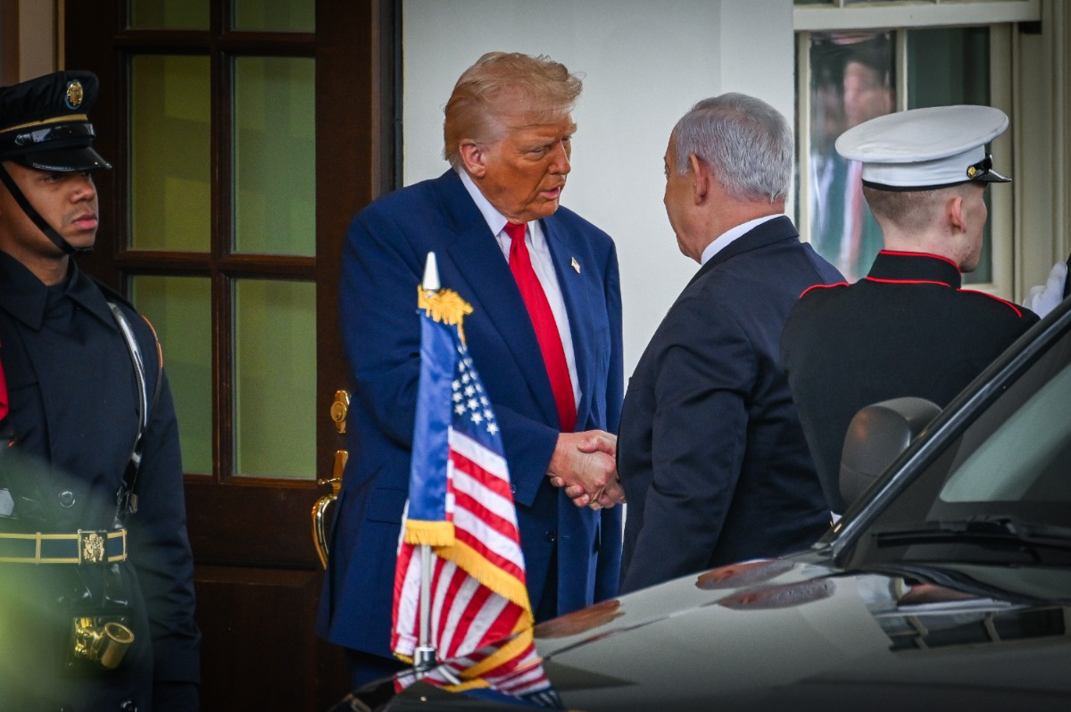 טראמפ מקבל את פניו של נתניהו