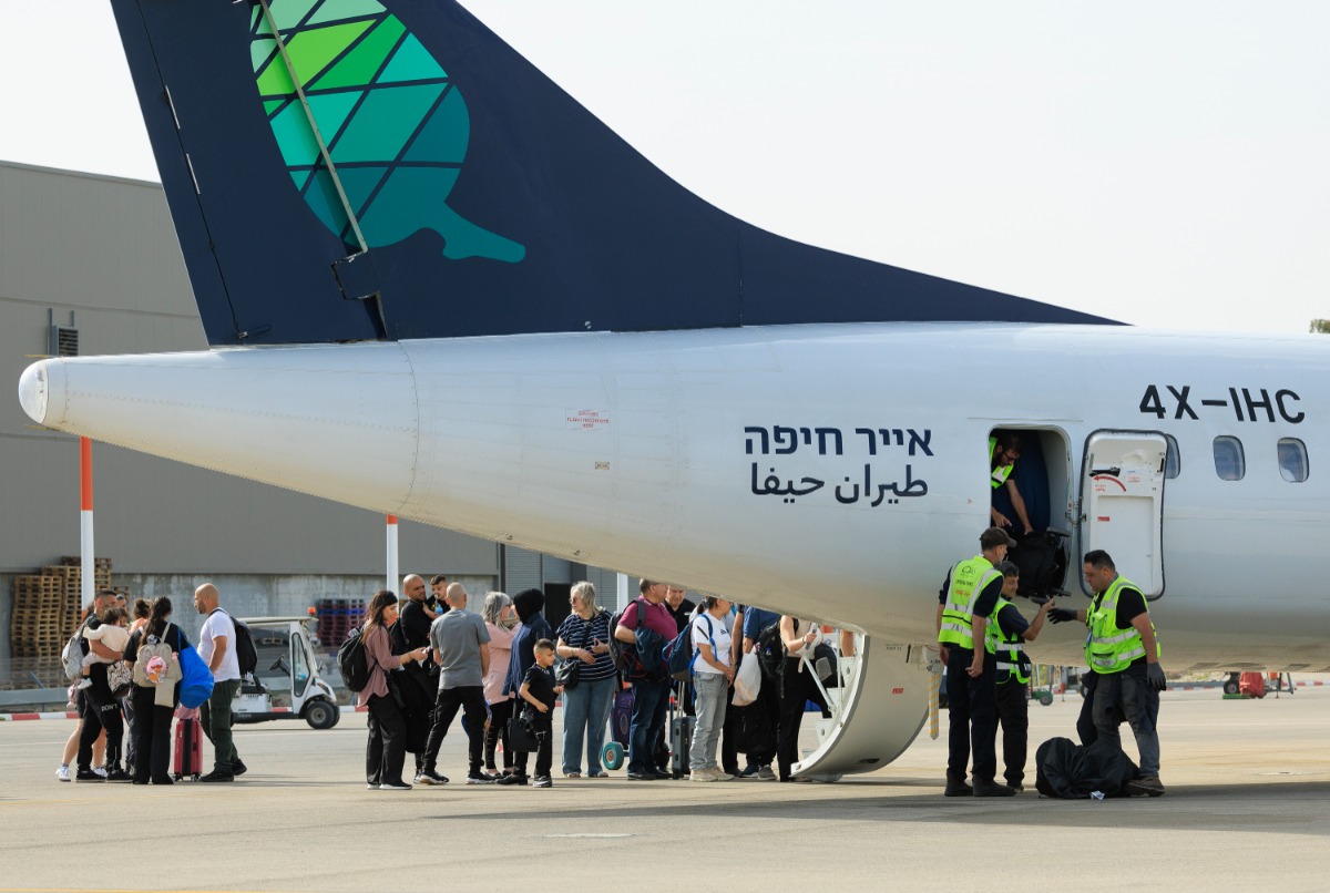 מטוס בנמל התעופה חיפה