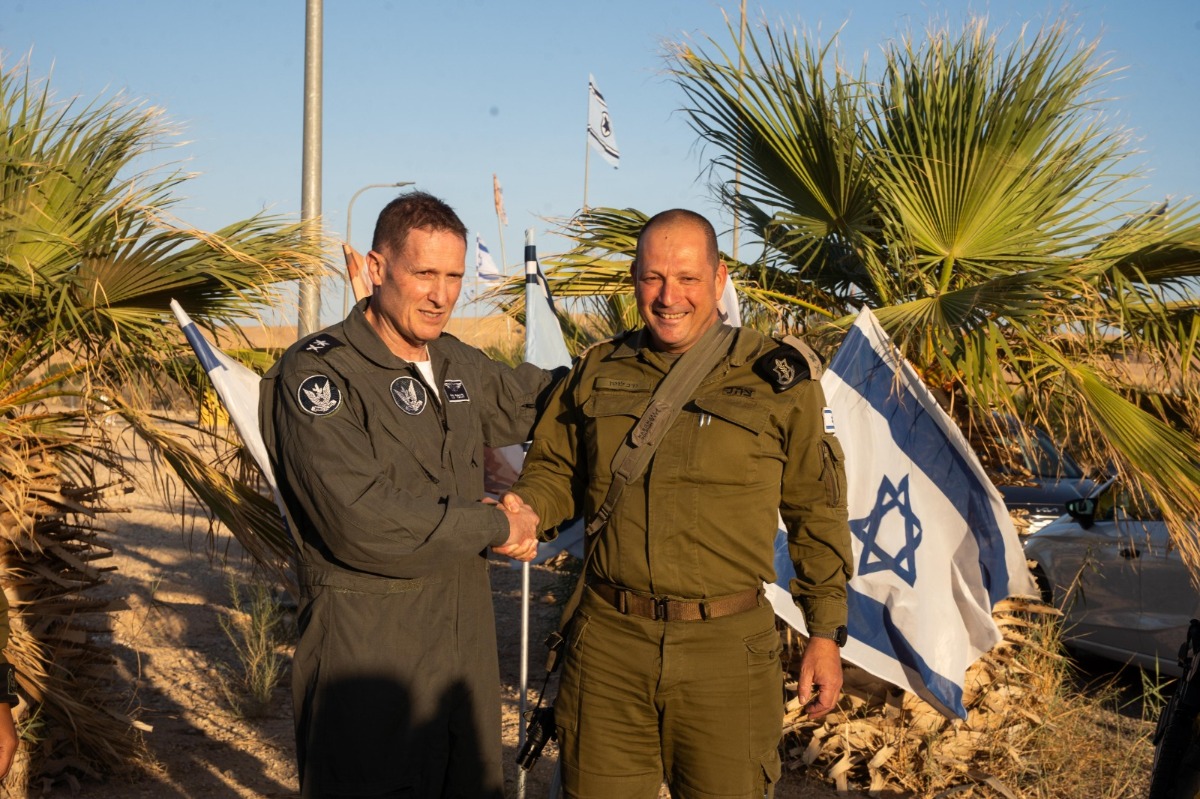 מפקד זורע היבשה אלוף נדב לוטן ומפקד חיל האוויר אלוף תומר בר