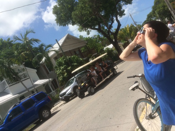 גם בקי ווסט שבמיאמי צופים בליקוי החמה