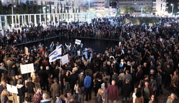 טוענים לשחיתות שלטונית. המפגינים בתל אביב