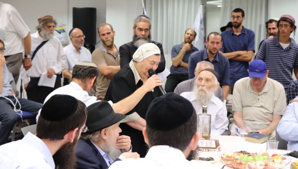 חוגגים 80 לרב שטיינזלץ
