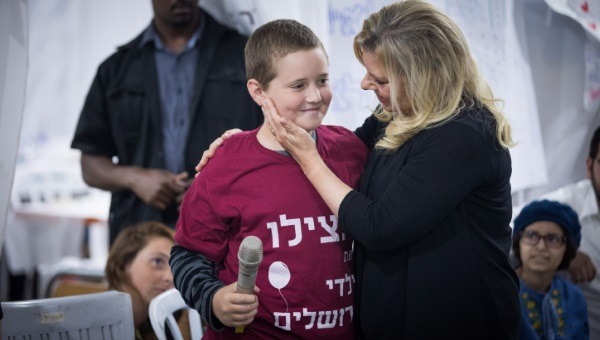 רעיית ראש הממשלה הבטיחה שתעזור