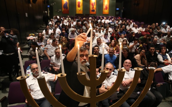 הדלקת נרות בטקס סיום הקורס 