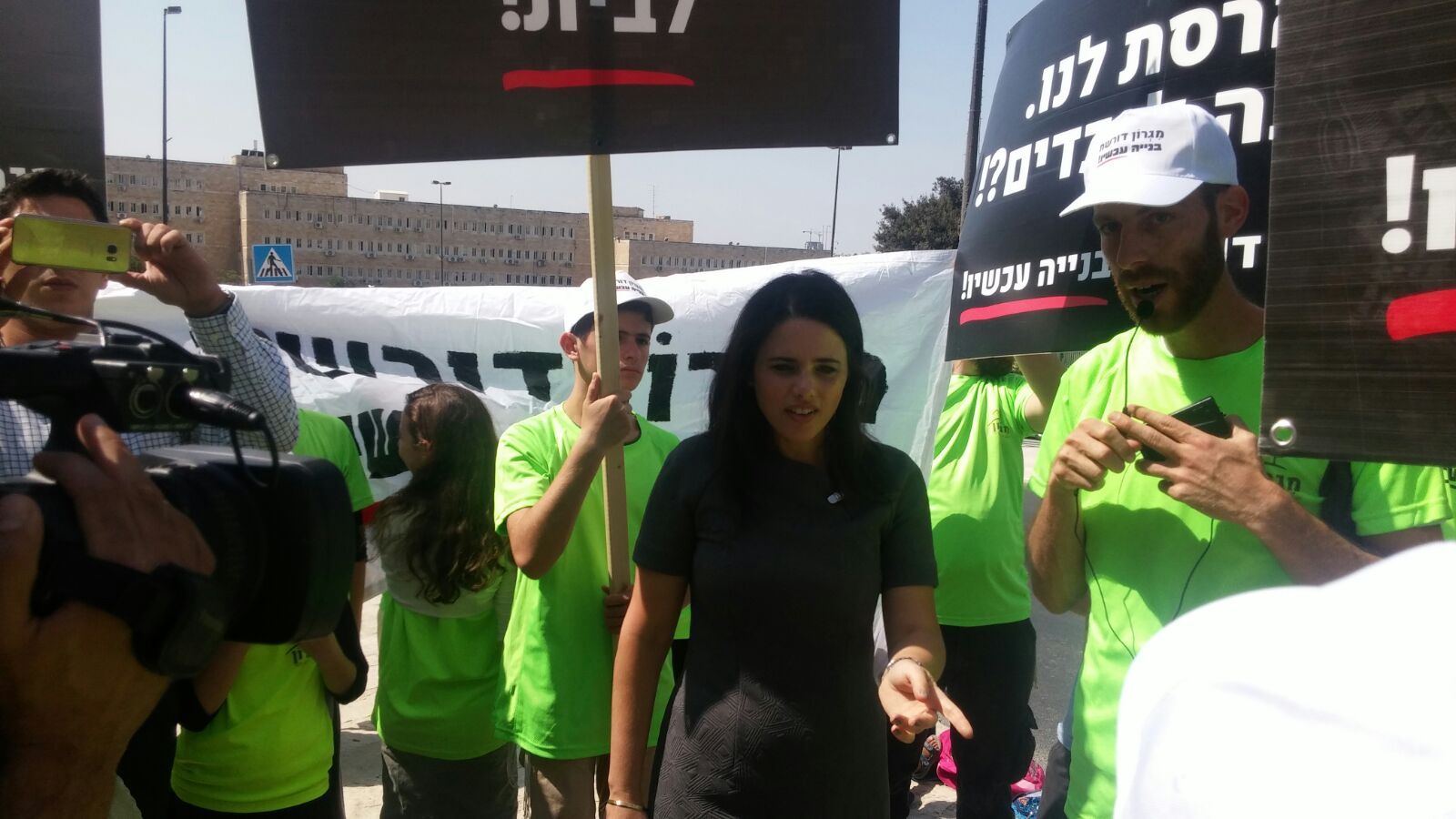 השרה שקד בהפגנה