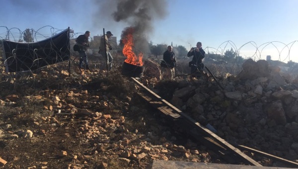 המבנה הראשון בדרך לפינוי. נתיב האבות