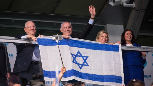 רגב ריבלין ובני הזוג נתניהו בימים יפים יותר