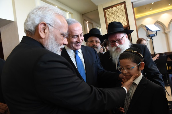 מוישי הולצברג עם ראשי הממשלה