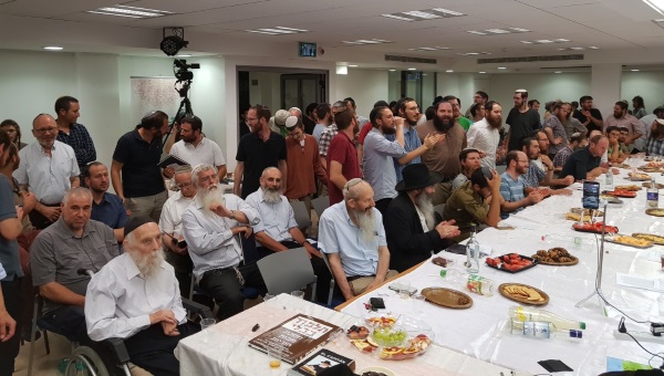 חוגגים 80 לרב שטיינזלץ