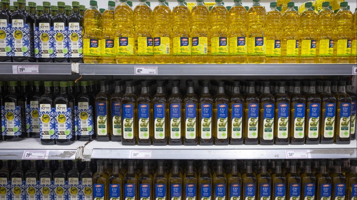 שמן זית על המדפים