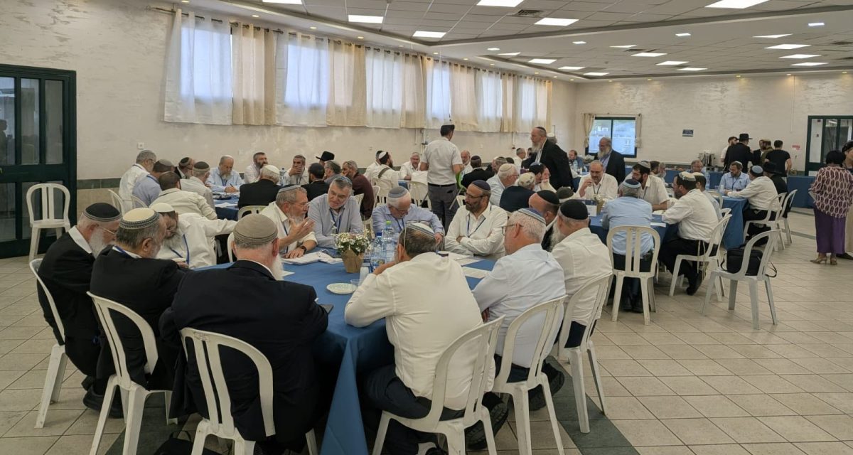 שולחנות עגולים בנושאי ליבה