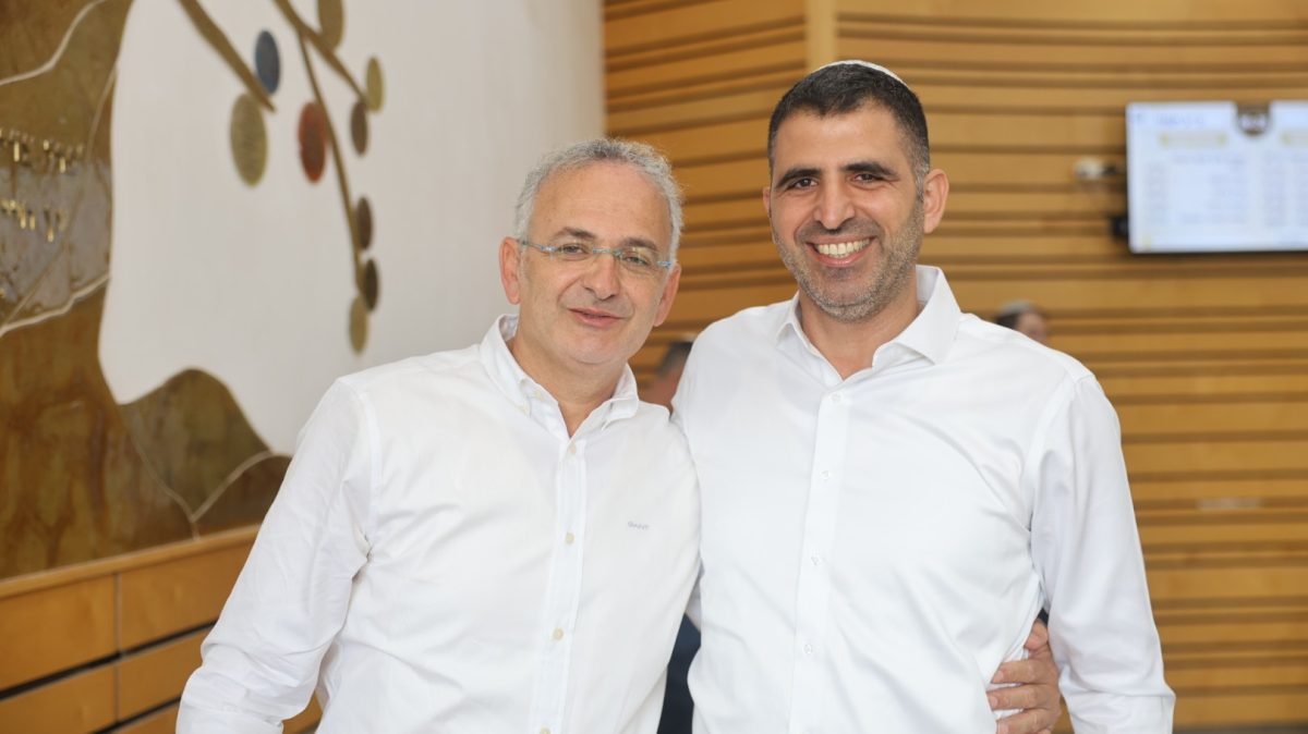 שי אלון ושר התקשורת שלמה קרעי