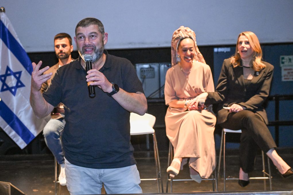 הנשים במפלגה של וינטר |