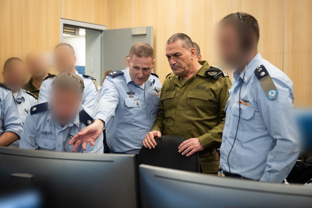 הרמטכ"ל ומפקד חיל האוויר מפקרדים על מבצע "עיט"