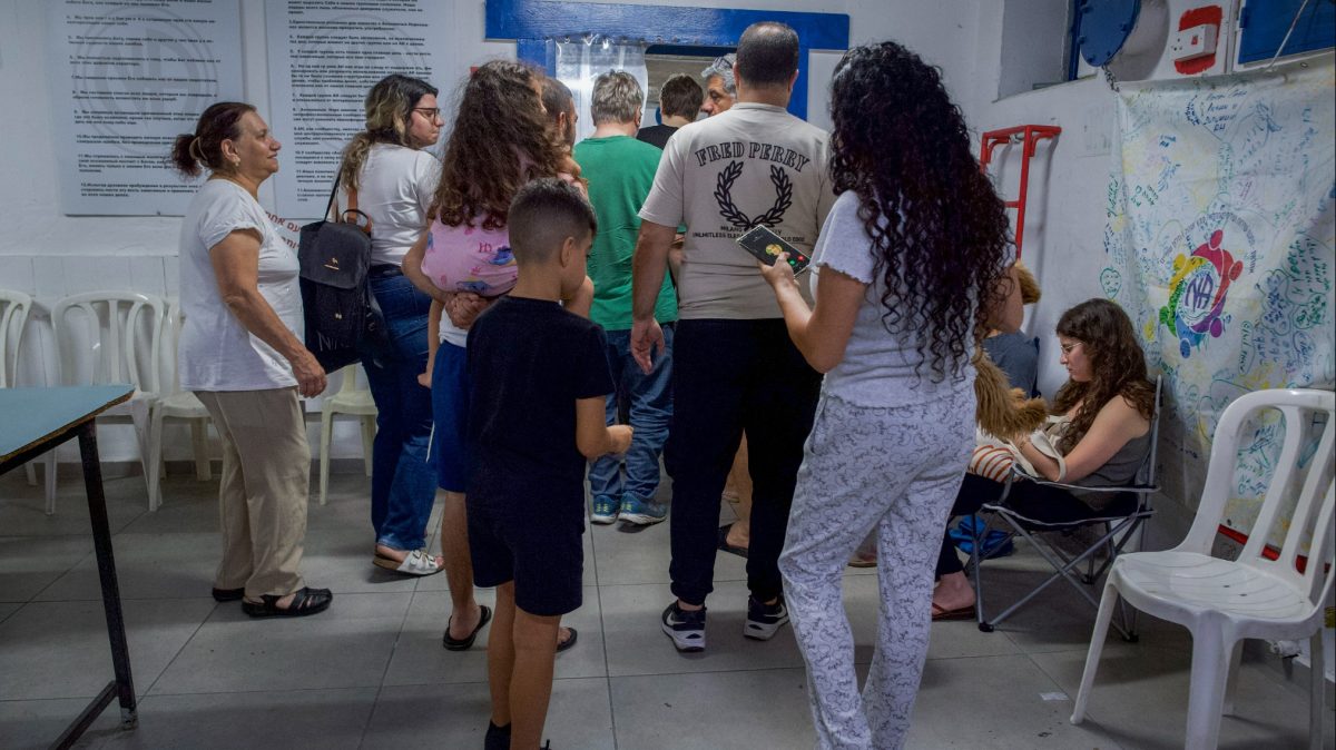אזרחים במקלט, חיפה