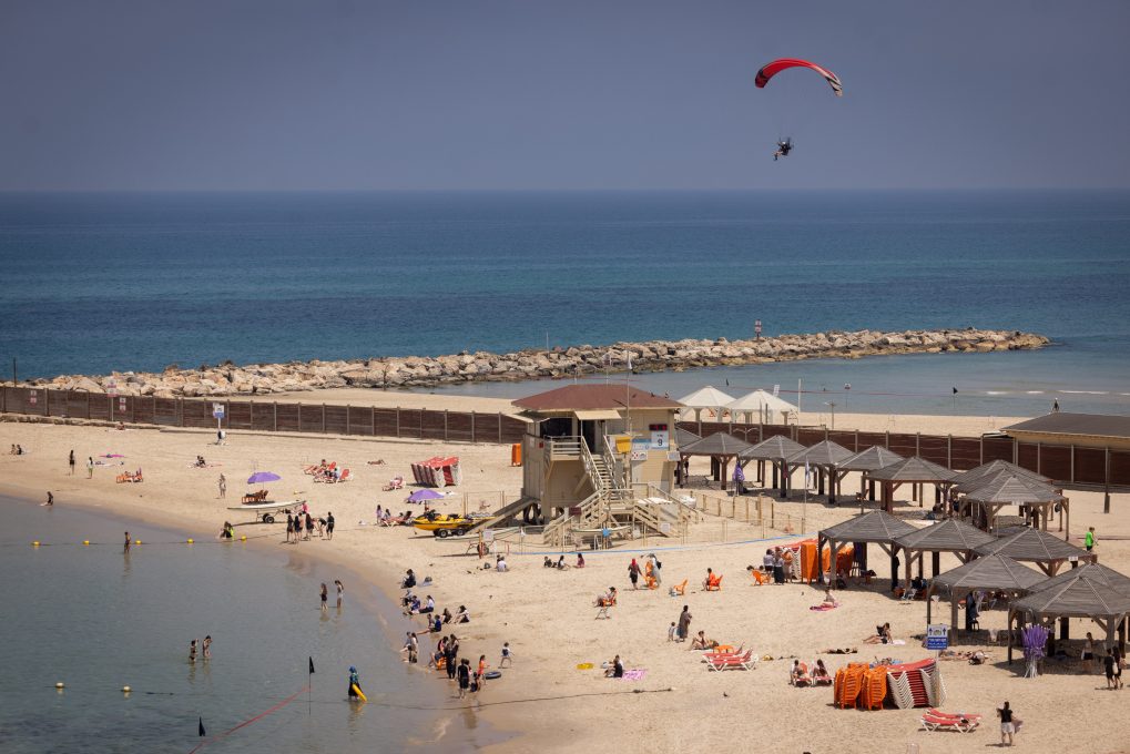 חוף הים בתל אביב