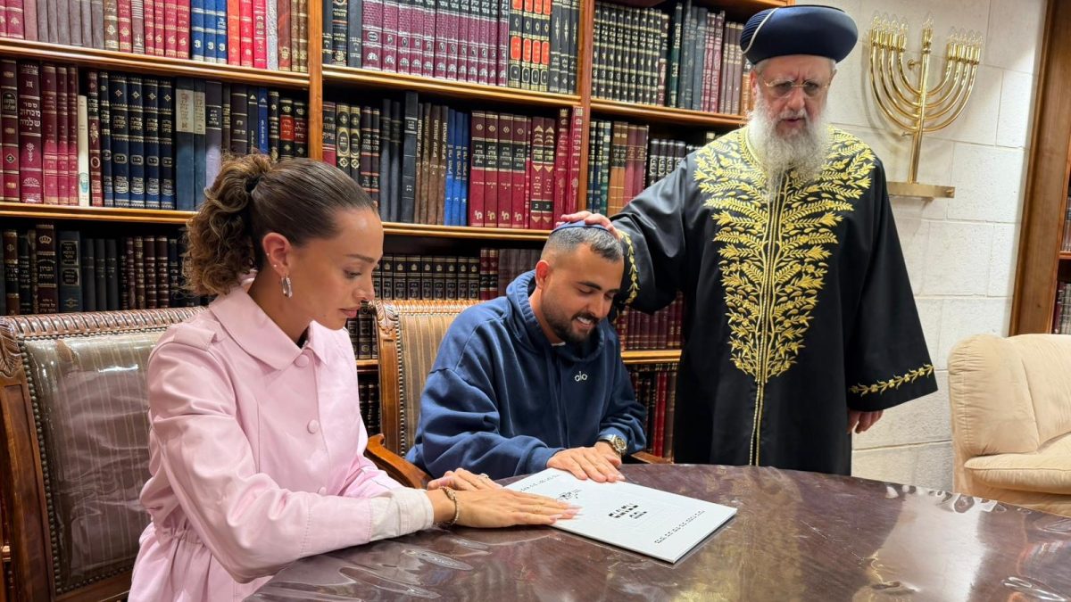 הרב דוד יוסף עם אושר כהן ועדן פינס