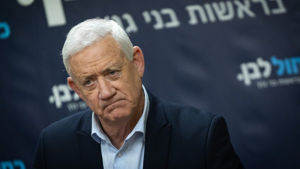 גנץ נשאר לבד